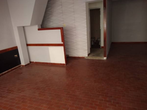 LOCAL A LA VENTA EN CALLE URUGUAY