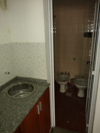 LOCAL A LA VENTA EN CALLE URUGUAY