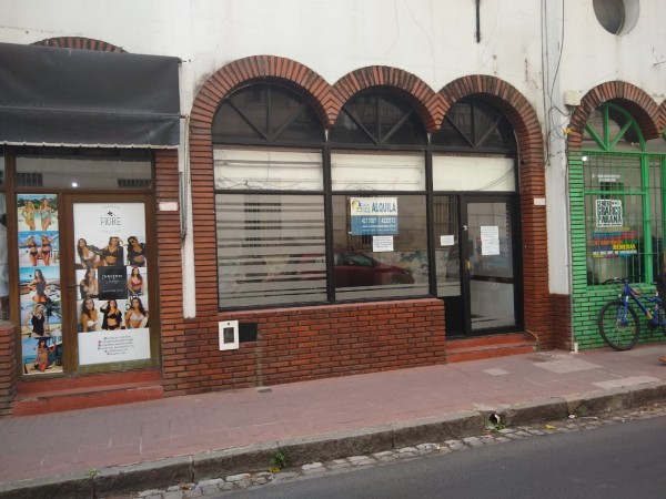 LOCAL A LA VENTA EN CALLE URUGUAY