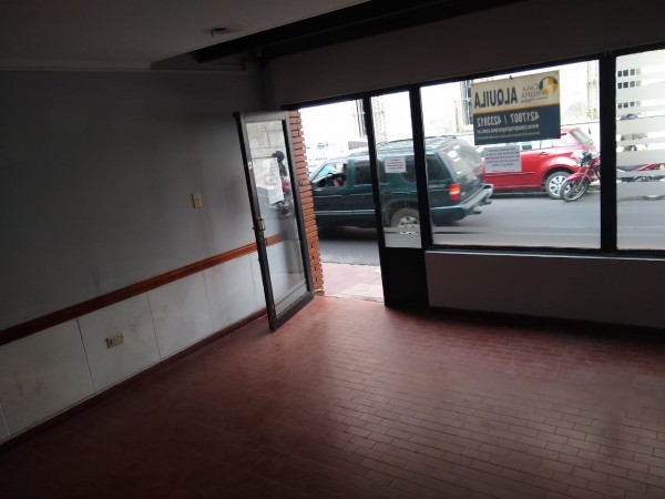 LOCAL A LA VENTA EN CALLE URUGUAY