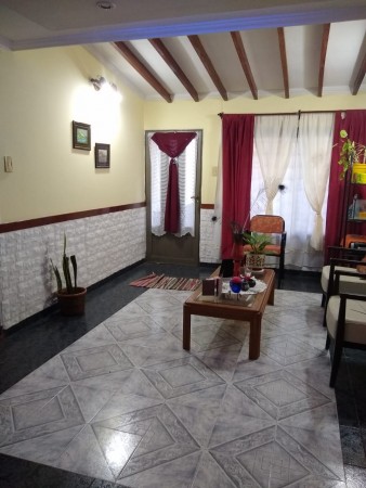 CASA EN CALLE JUAN BAEZ AL 800