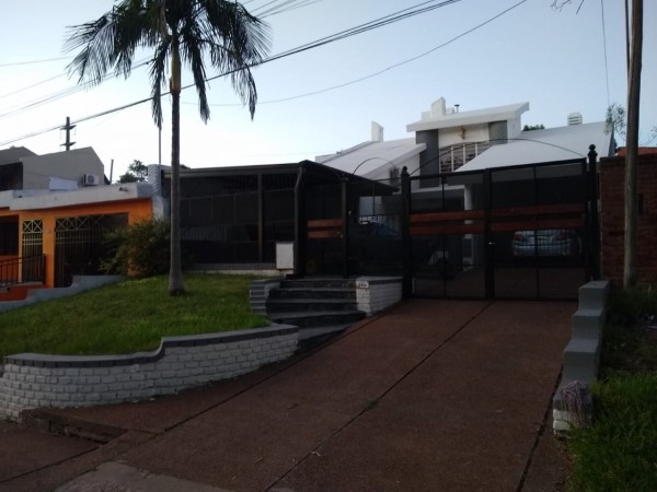 CASA EN CALLE JUAN BAEZ AL 800