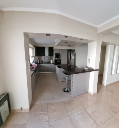 CASA A LA VENTA EN ZONA SANTA TERESITA 