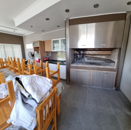 CASA A LA VENTA EN ZONA SANTA TERESITA 
