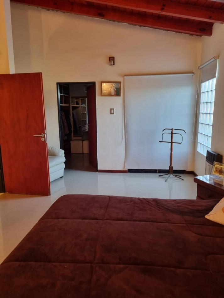 CASA A LA VENTA EN CALLE EL GUAYACAN