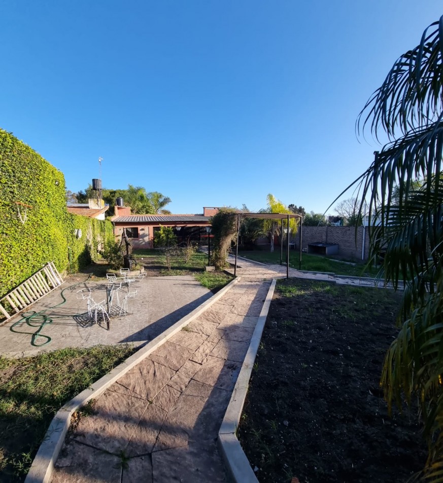 CASA A LA VENTA EN CALLE EL GUAYACAN