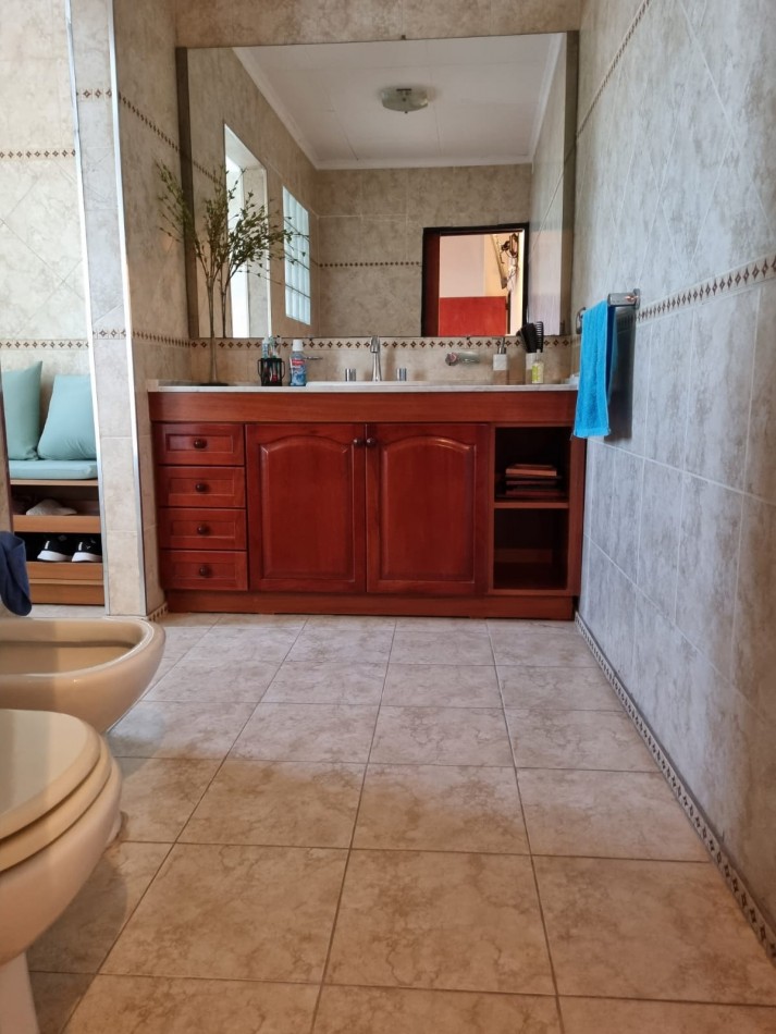 CASA A LA VENTA EN CALLE EL GUAYACAN