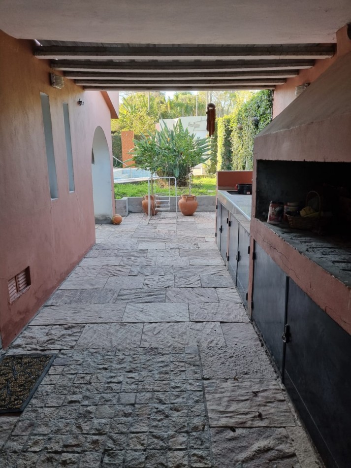 CASA A LA VENTA EN CALLE EL GUAYACAN