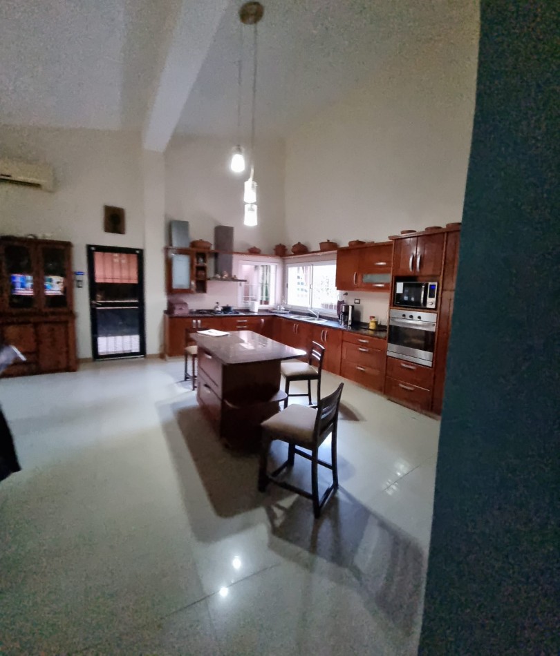 CASA A LA VENTA EN CALLE EL GUAYACAN