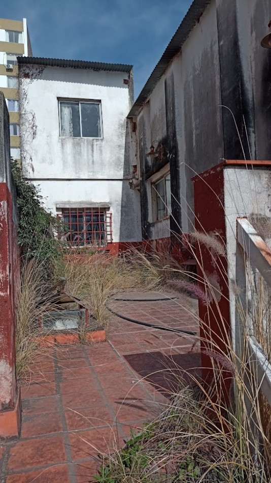 CASA EN VENTA A DEMOLER, CALLE 25 DE JUNIO No 353