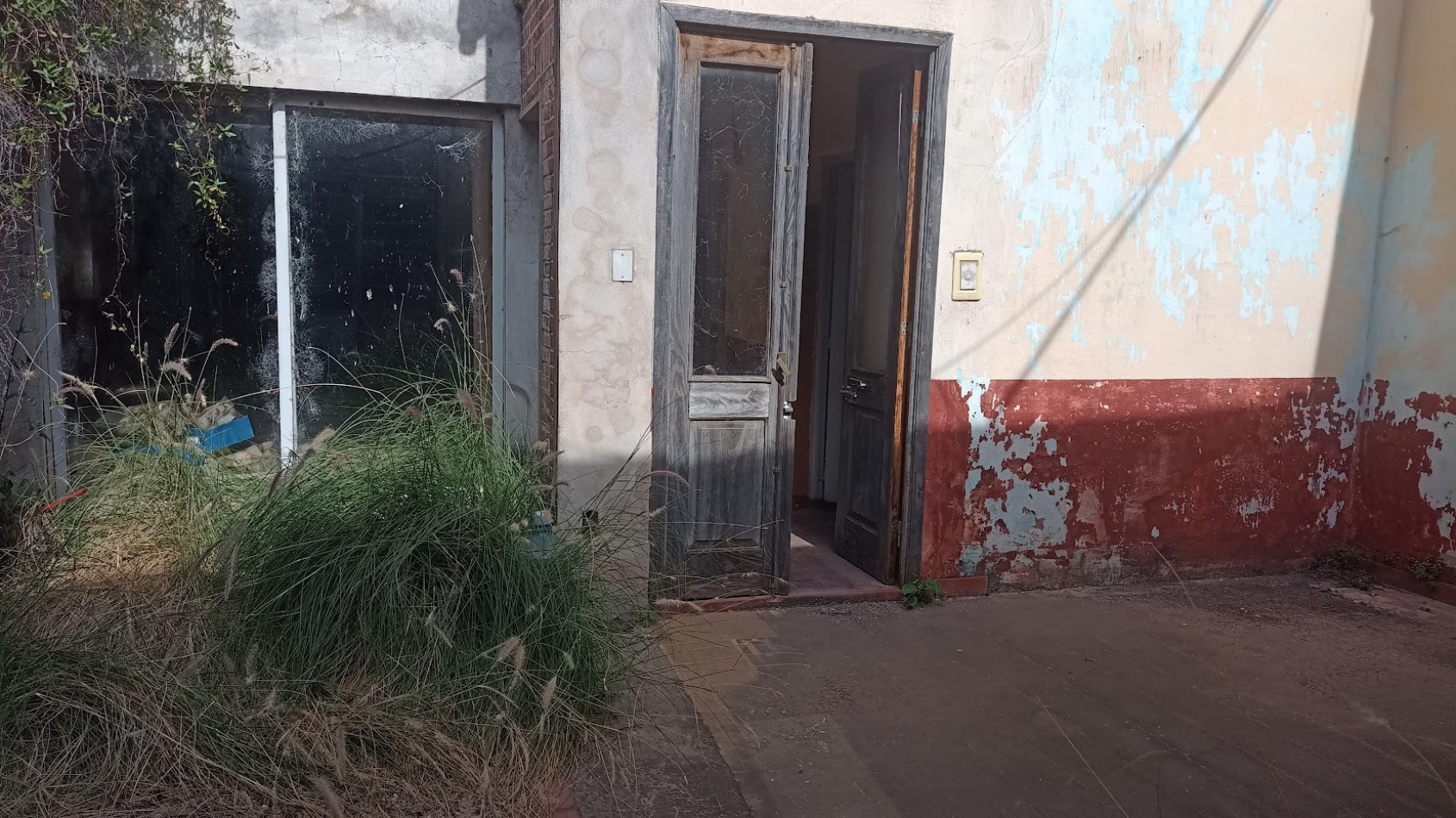 CASA EN VENTA A DEMOLER, CALLE 25 DE JUNIO No 353