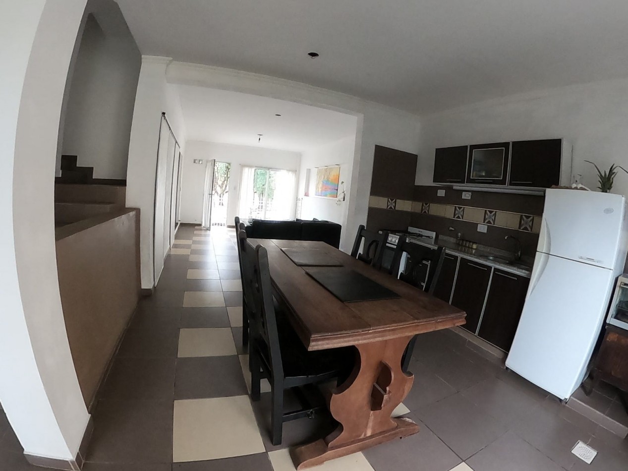 Calle Candelario Olivera- Casa en  Venta