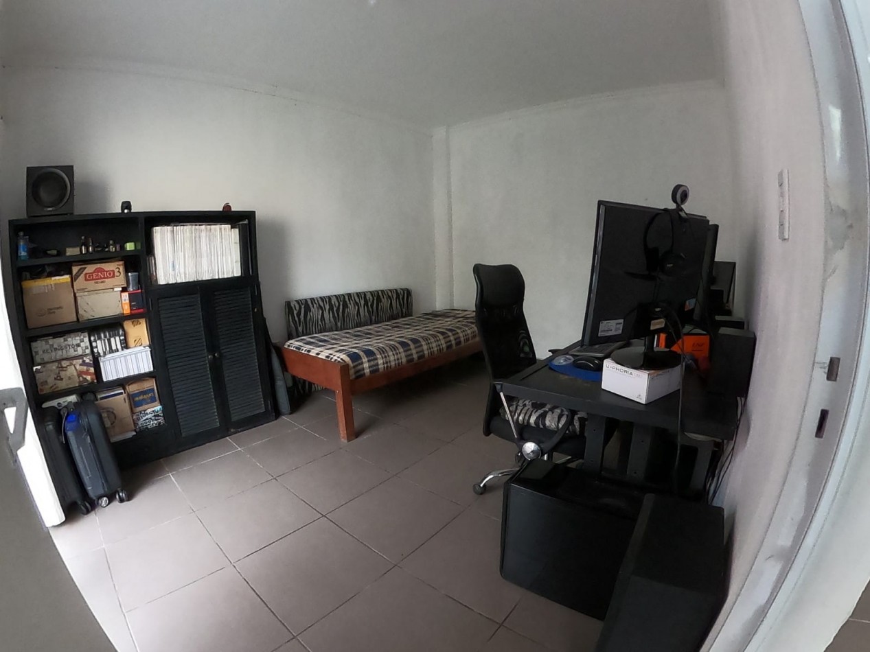 Calle Candelario Olivera- Casa en  Venta