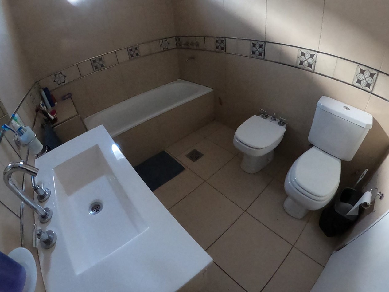 Calle Candelario Olivera- Casa en  Venta