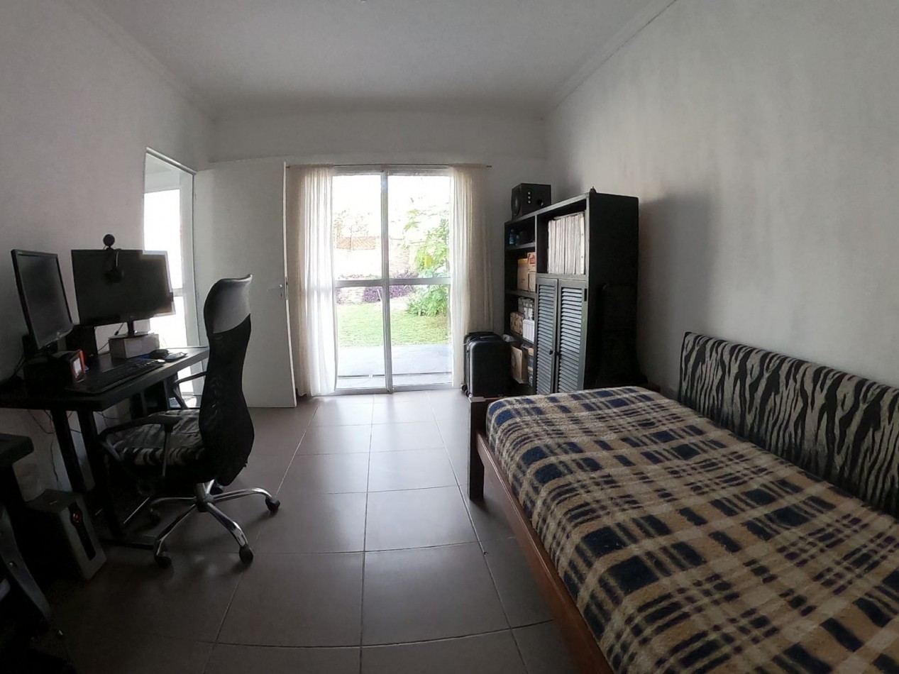 Calle Candelario Olivera- Casa en  Venta