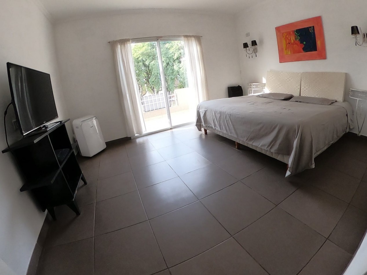 Calle Candelario Olivera- Casa en  Venta