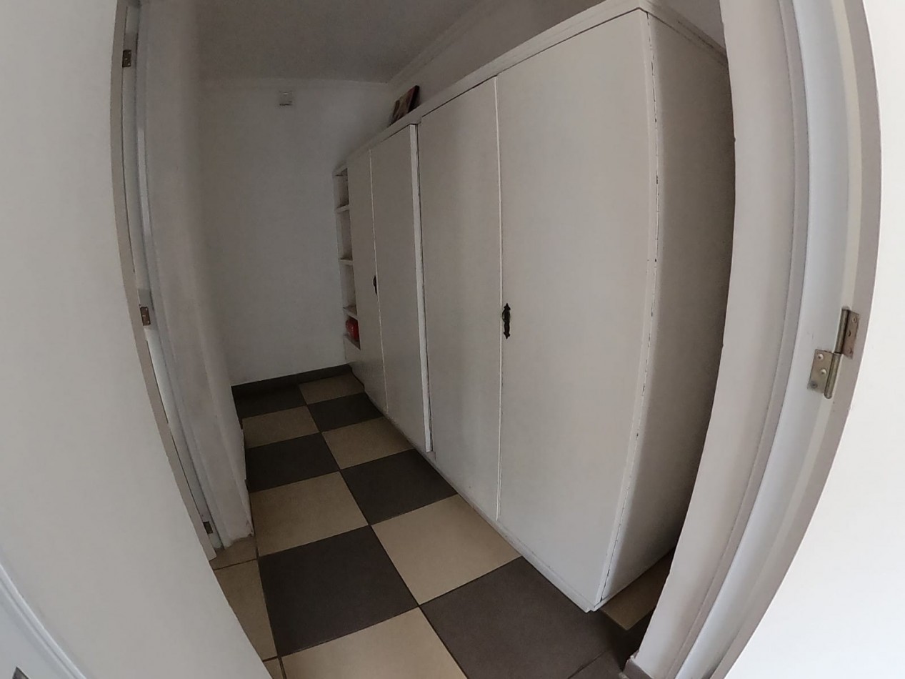 Calle Candelario Olivera- Casa en  Venta