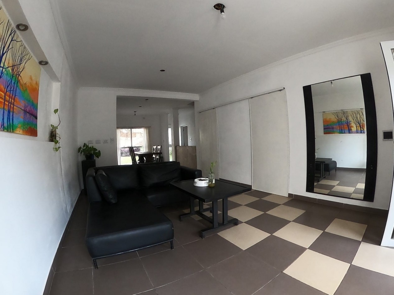 Calle Candelario Olivera- Casa en  Venta