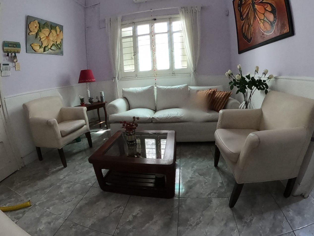 AV Almafuerte al 885 - AMPLIA CASA EN VENTA CON LOCALES COMERCIALES 