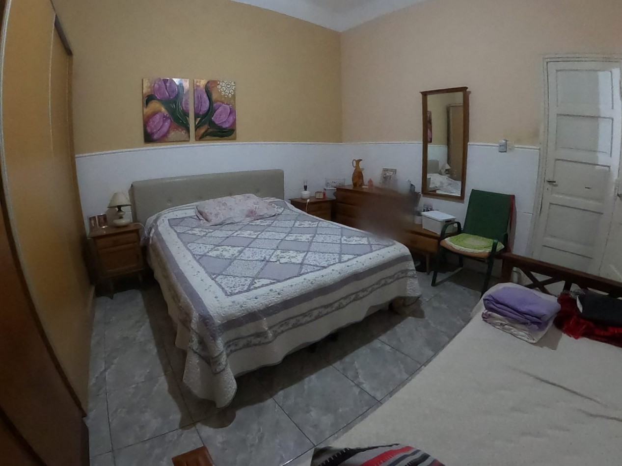 AV Almafuerte al 885 - AMPLIA CASA EN VENTA CON LOCALES COMERCIALES 