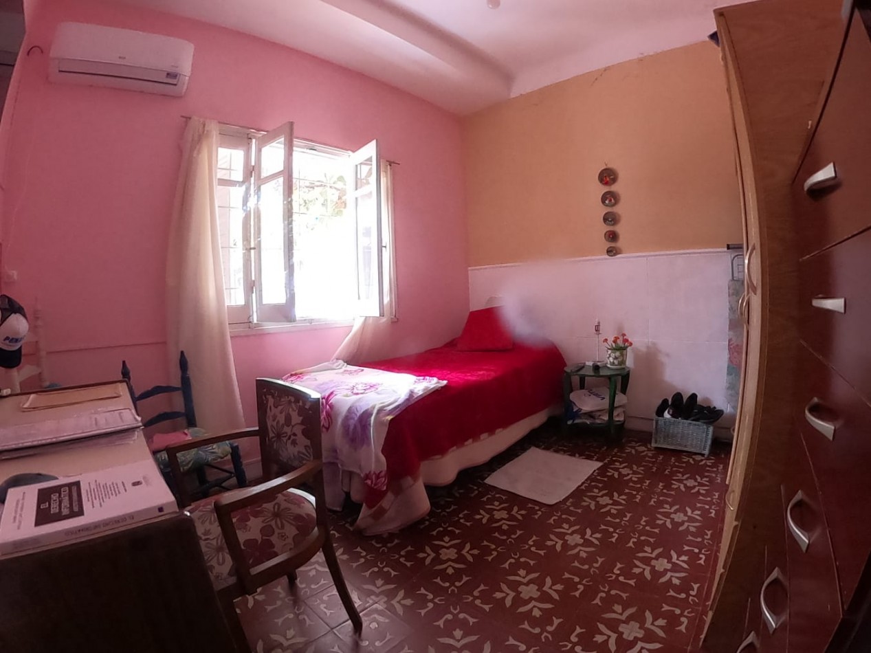AV Almafuerte al 885 - AMPLIA CASA EN VENTA CON LOCALES COMERCIALES 