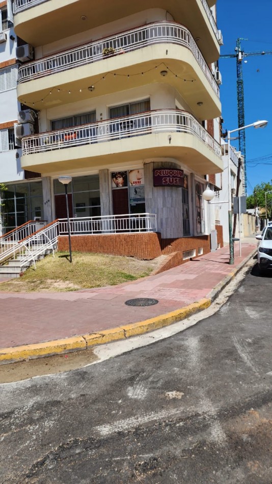 LOCAL EN VENTA EN MITRE Y CATAMARCA 
