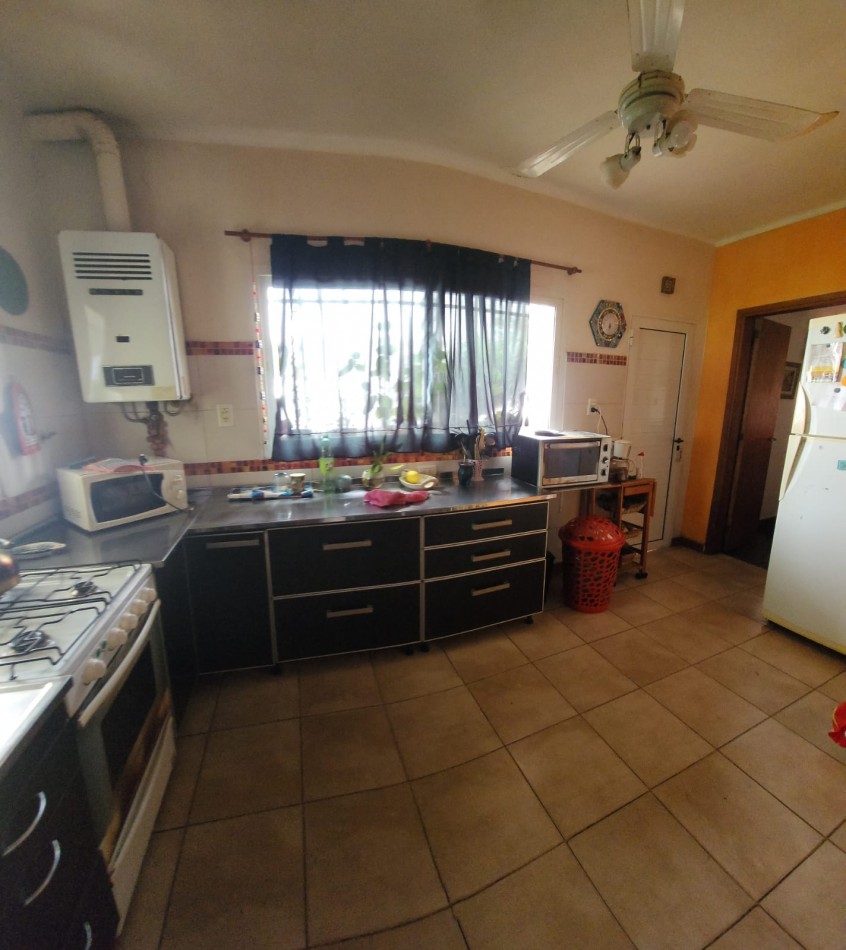  CALLE  ALFREDO NUX IMPORTANTE CASA A LA VENTA 