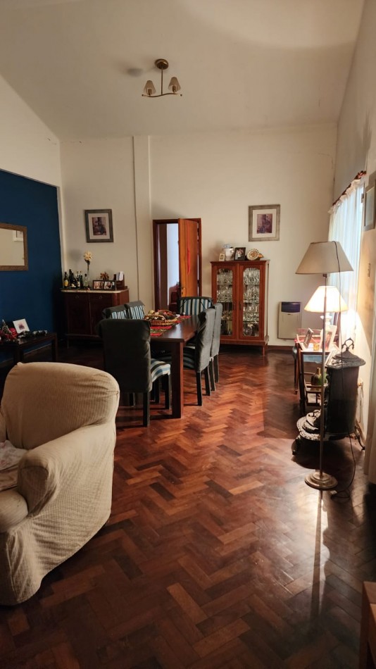  CALLE  ALFREDO NUX IMPORTANTE CASA A LA VENTA 