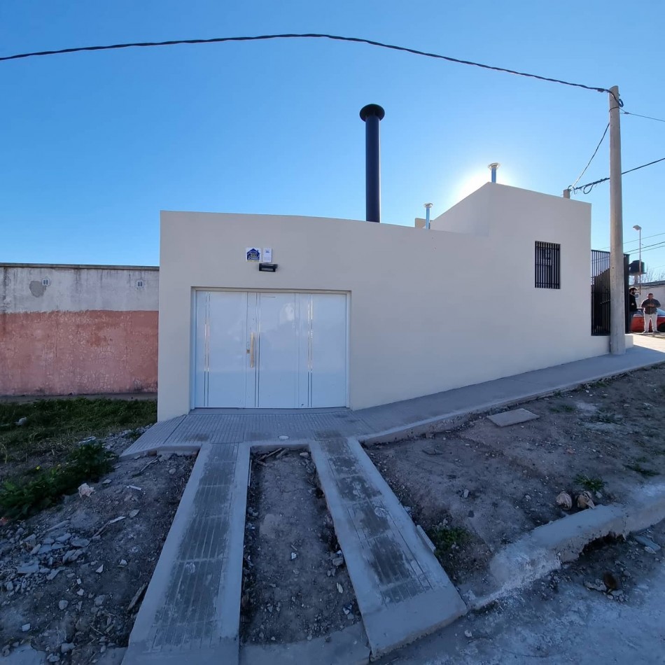 CASA A LA VENTA A ESTRENAR EN CALLE ISLA SOLEDAD Y PCIA DE  ENTRE RIOS 