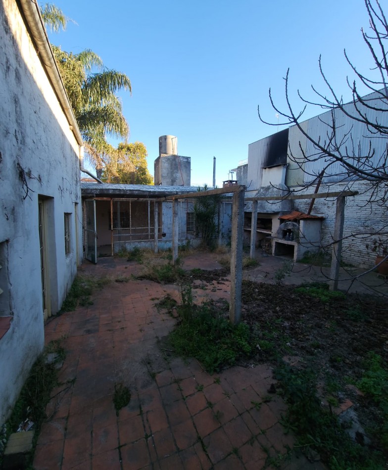 CASA A LA VENTA EN AVENIDA ALMAFUERTE 