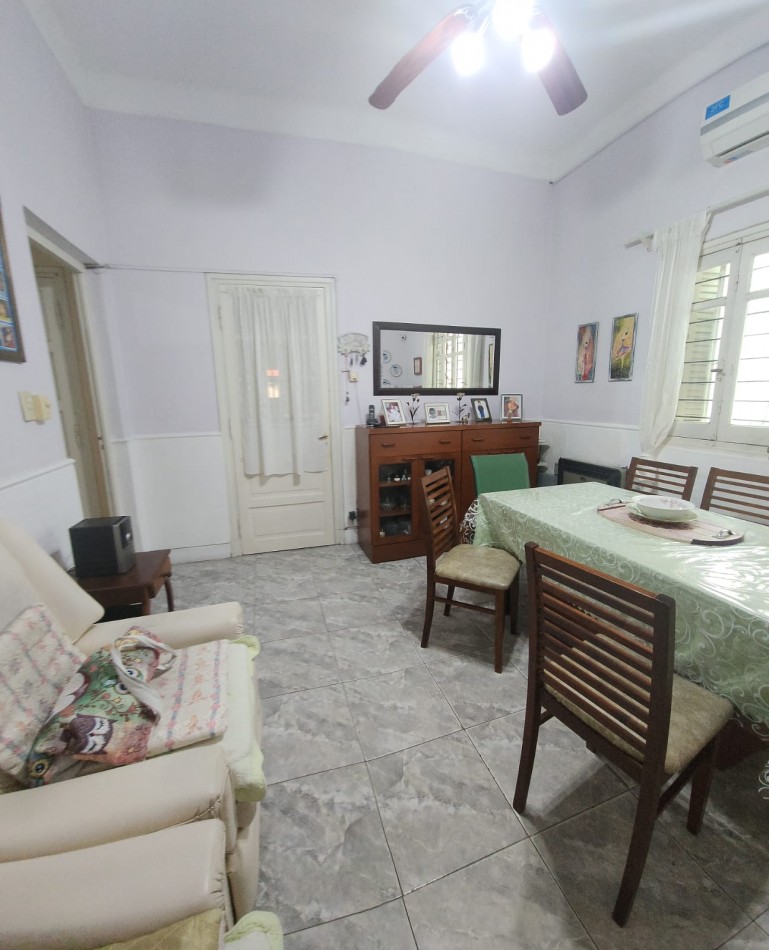 AV Almafuerte al 885 - AMPLIA CASA EN VENTA CON LOCALES COMERCIALES 