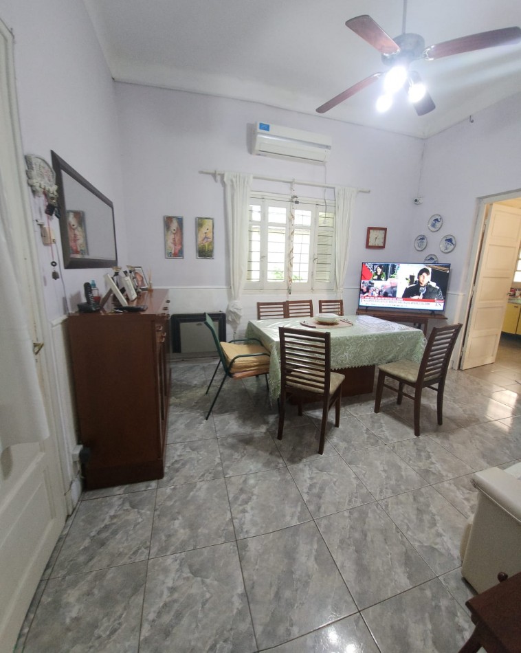 AV Almafuerte al 885 - AMPLIA CASA EN VENTA CON LOCALES COMERCIALES 