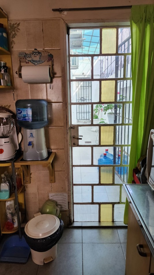 AV Almafuerte al 885 - AMPLIA CASA EN VENTA CON LOCALES COMERCIALES 