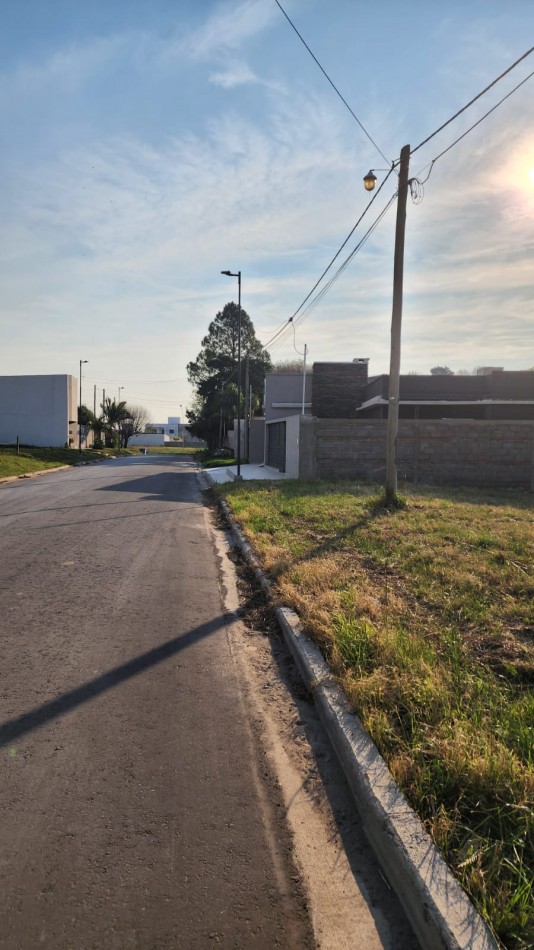 LOTE A LA VENTA EN ZONA LARRALDE Y AVENIDA RAMIREZ 