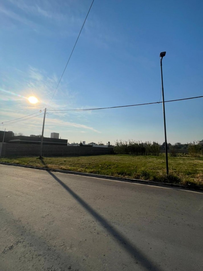 LOTE A LA VENTA EN ZONA LARRALDE Y AVENIDA RAMIREZ 