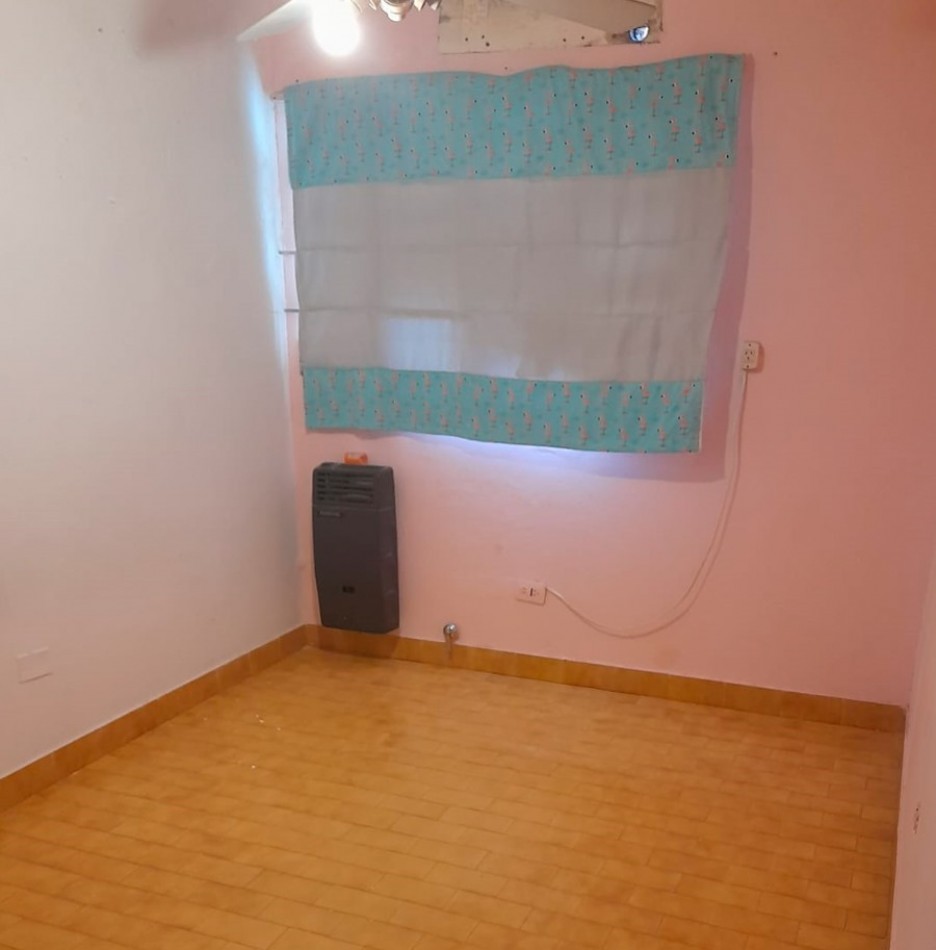 VENDO CASA EN CALLE JOSE DELGADO ( ZONA ALMA FUERTE, SUPER VEA)