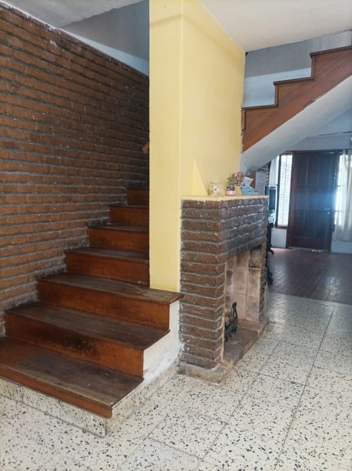 VENDO CASA EN CALLE JOSE DELGADO ( ZONA ALMA FUERTE, SUPER VEA)
