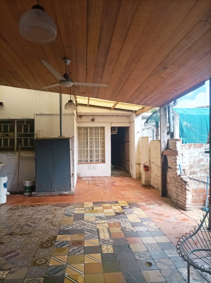 VENDO CASA EN CALLE JOSE DELGADO ( ZONA ALMA FUERTE, SUPER VEA)