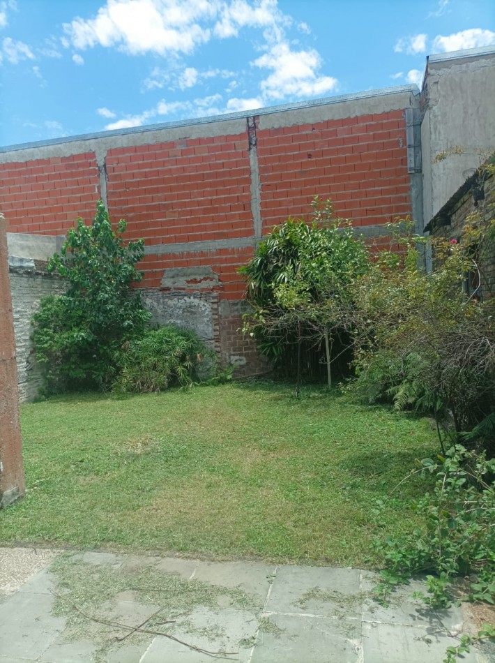 VENDO CASA EN CALLE JOSE DELGADO ( ZONA ALMA FUERTE, SUPER VEA)