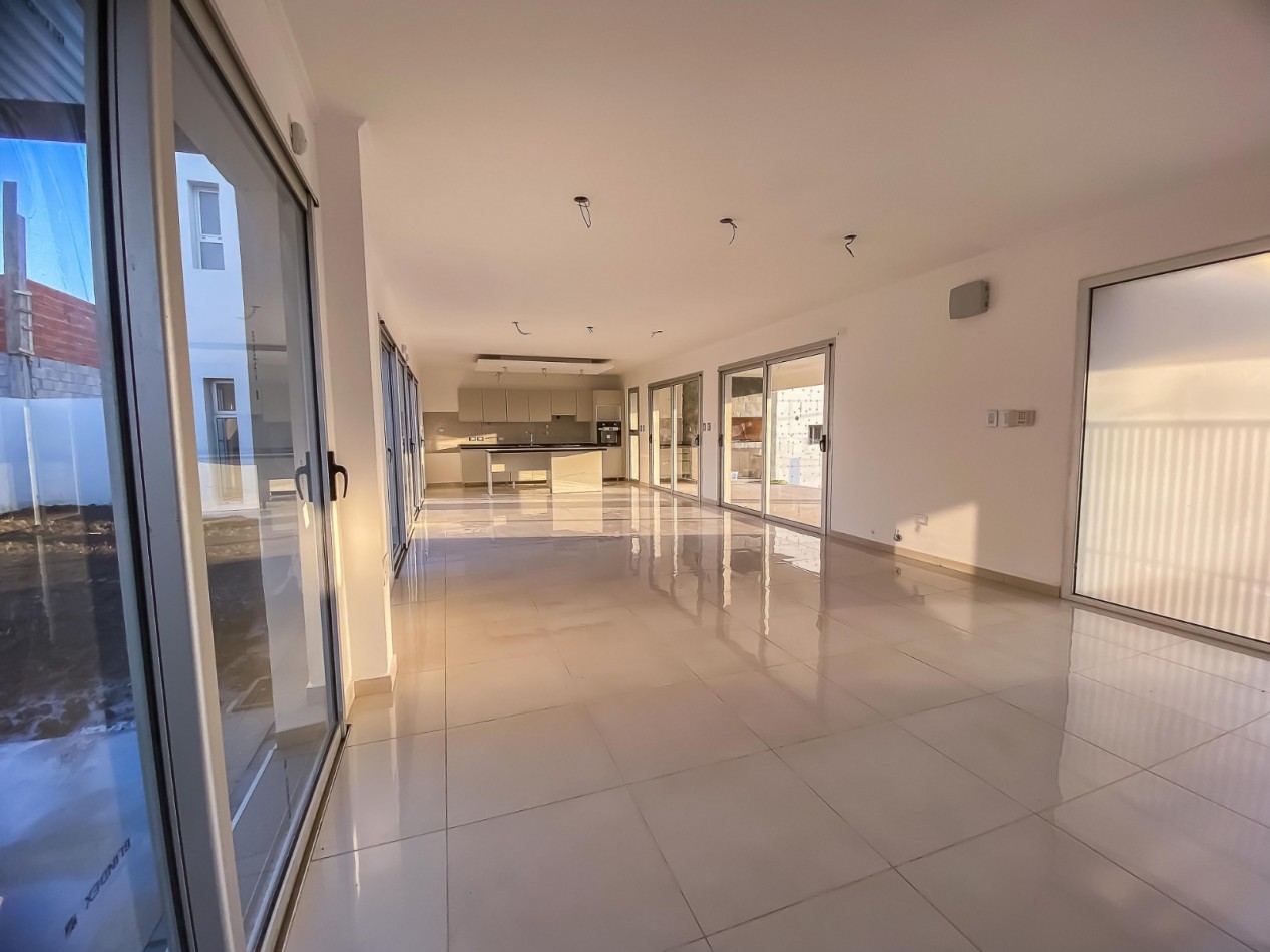 CASA EN ALQUILER  A ESTRENAR EN ZONA LOPEZ JORDAN Y DARWIN 