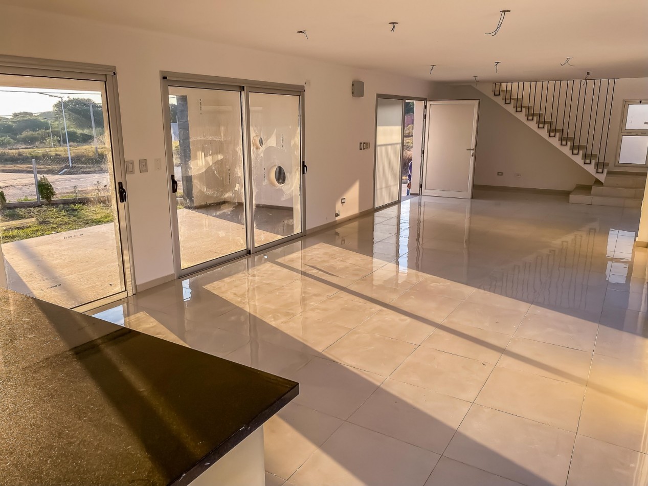 CASA EN ALQUILER  A ESTRENAR EN ZONA LOPEZ JORDAN Y DARWIN 