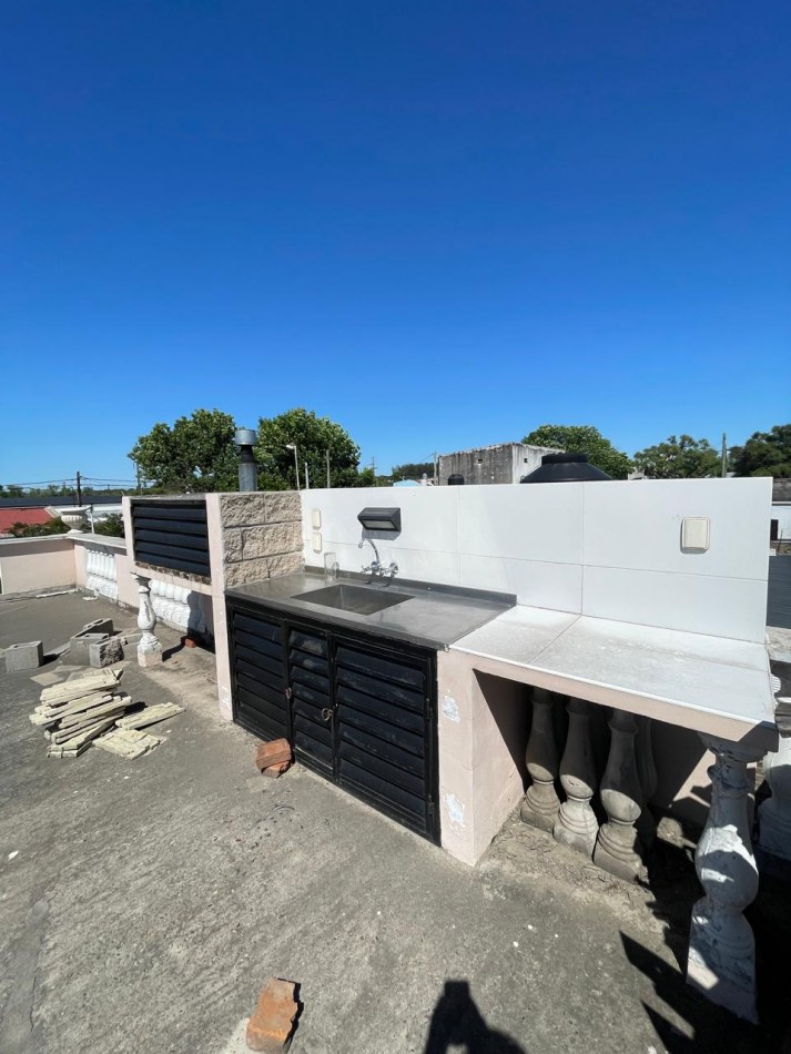 CASA MODERNA EN CALLE MARTINEZ HOWARD 