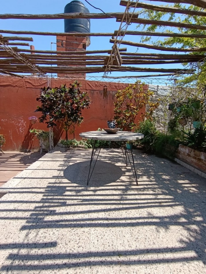 CASA CON UN GRAN TERRENO A PASOS DEL CENTRO PARA REMODELAR 
