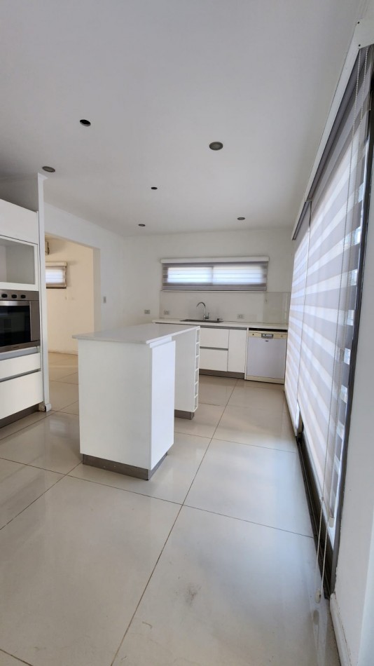 AVENIDA ZANNI CASA A LA VENTA 