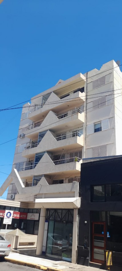 CALLE 9 DE JULIO DEPARTAMENTO A LA VENTA DE 3 DORMITORIOS