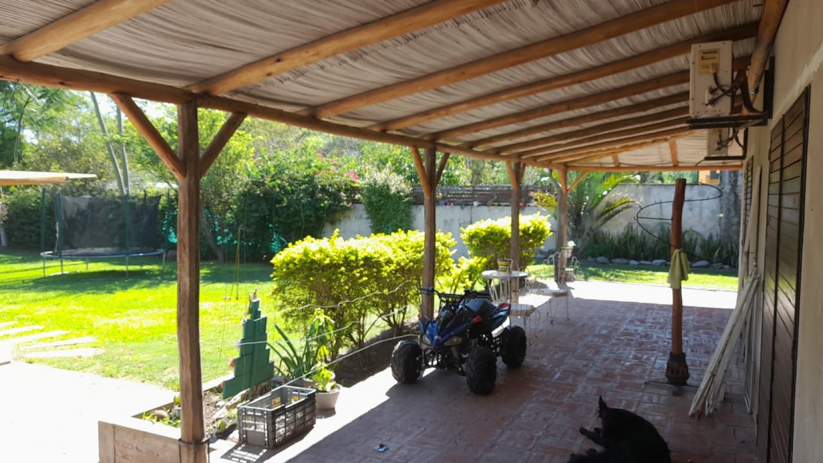 CASA A LA VENTA EN CALLE EL GUAYACAN 