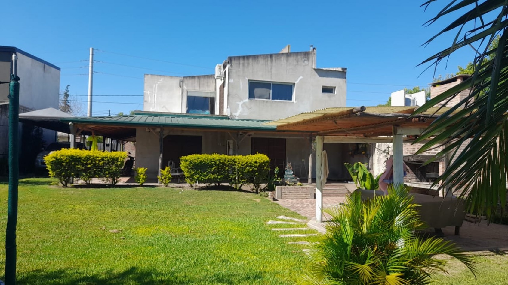 CASA A LA VENTA EN CALLE EL GUAYACAN 