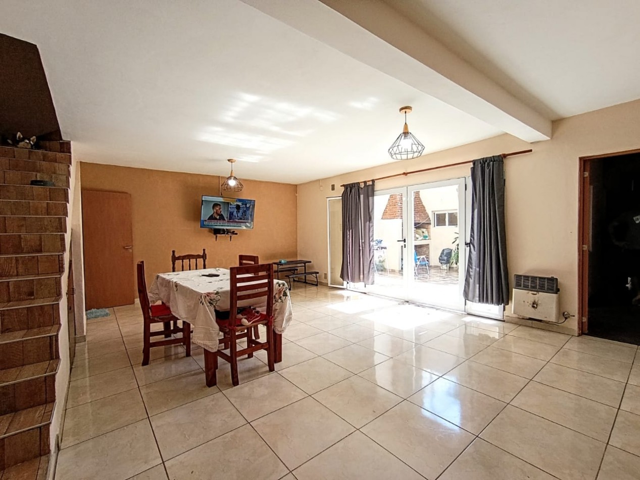 CASA EN ZONA CENTRO - CALLE GUALEGUAYCHU 
