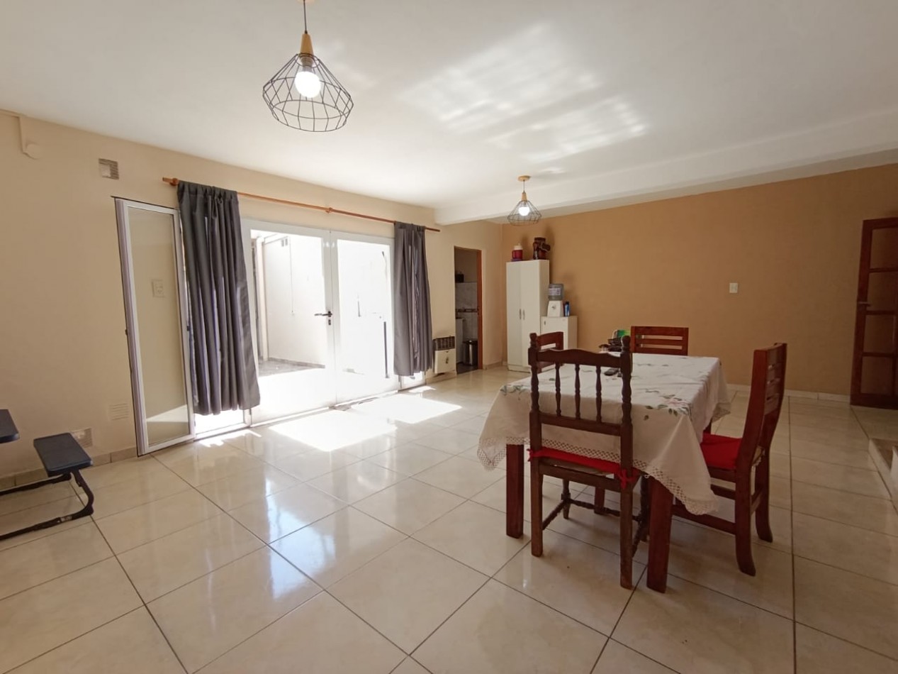 CASA EN ZONA CENTRO - CALLE GUALEGUAYCHU 