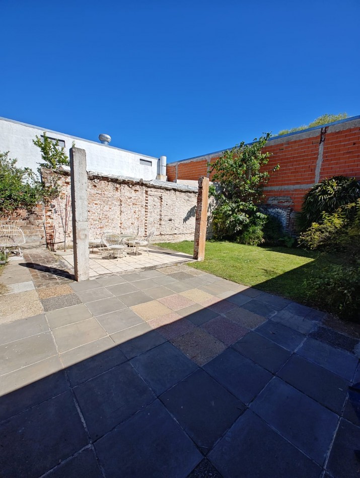 VENDO CASA EN CALLE JOSE DELGADO ( ZONA ALMA FUERTE, SUPER VEA)